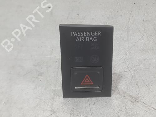 Used Warning switch Warning switch VW GOLF VII (5G1, BQ1, BE1, BE2) 1.4 TSI (122 hp) 40227868 40227868
