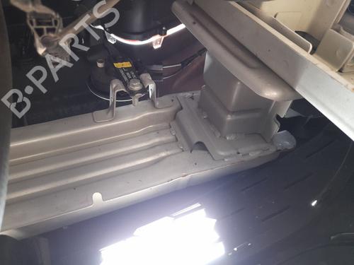 Used Front bumper reinforcement MAHINDRA KUV100 (K1) 1.2 VVT (87 hp) 30154015