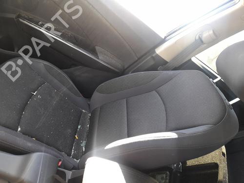 Stol høyre foran SSANGYONG TIVOLI 1.5 (163 hp) 31622457