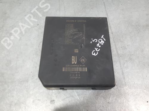 fuse-box-renault-megane-iv-hatchback-b9amn_-2015-40012648 main image