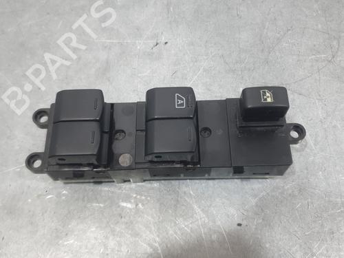 Used Left front window switch Left front window switch NISSAN QASHQAI I (J10, NJ10) 2.0 dCi All-wheel Drive (150 hp) 33989168 33989168