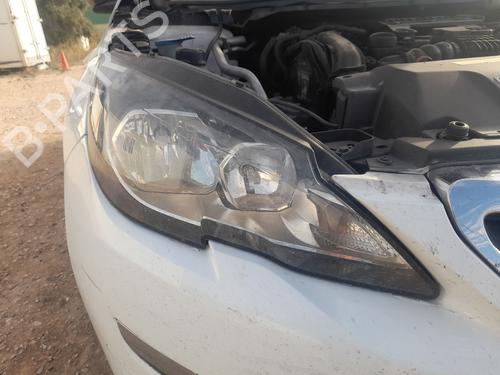 Used Right headlight PEUGEOT 308 II (LB_, LP_, LW_, LH_, L3_) 1.6 BlueHDi 120 (120 hp) 30858171
