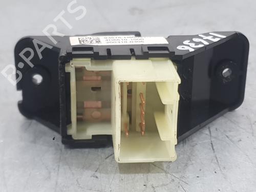 Right front window switch KIA STONIC (YB) 1.0 T-GDi | BP35981967I26 - Image 3