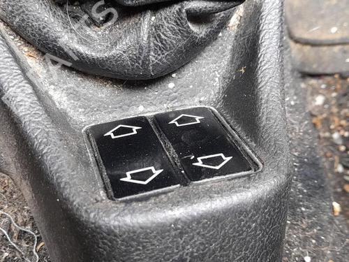 Used Left front window switch CITROËN SAXO (S0, S1) 1.5 D (57 hp) 27020313
