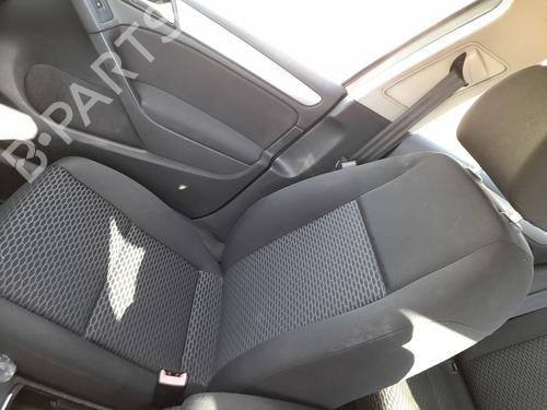 Used Right front seat VW GOLF VI (5K1) 1.6 TDI (105 hp) 29862396