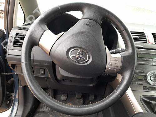 Used Steering wheel TOYOTA AURIS (_E15_) 1.4 D-4D (NDE150_, NDE150R) (90 hp) 29527890