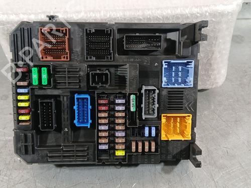 Used Fuse box Fuse box PEUGEOT 2008 II (UD_, US_, UY_, UJ_, UR_, UC_) 1.2 PureTech 100 (USHNK) (101 hp) 33886395 33886395