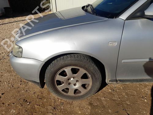 Guarda-lamas esquerdo AUDI A3 (8L1) 1.6 (102 hp) 31340331