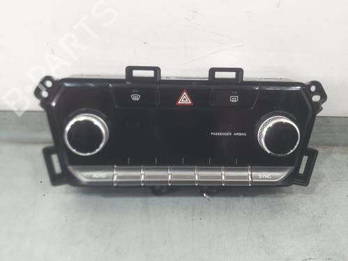 climate-control-ssangyong-tivoli-2015-27472434 main image