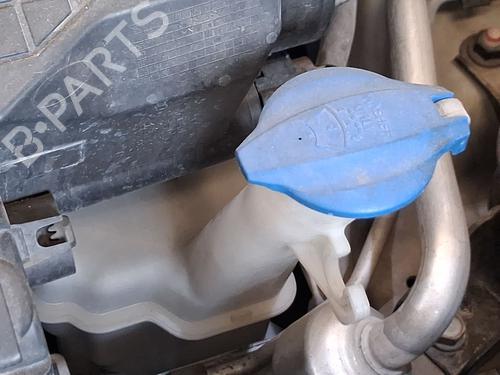 Used Windscreen washer tank Windscreen washer tank 37473450 37473450