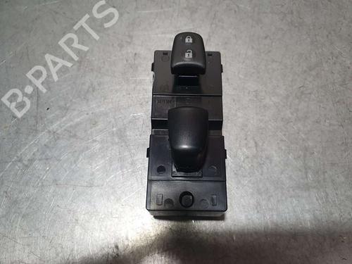 Used Right front window switch NISSAN JUKE (F15) [2010-2019]  19398091