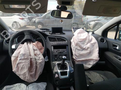 Left taillight PEUGEOT 5008 (0U_, 0E_) 2.0 HDi 150 / BlueHDi 150 | BP24618101C34