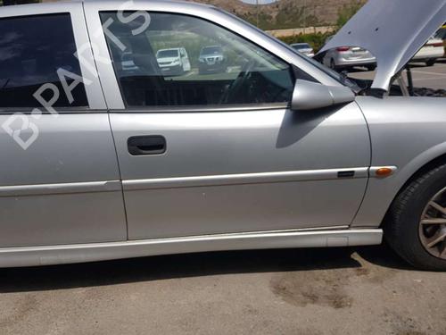 Used Right front door OPEL VECTRA B (J96) [1995-2004]  17733193