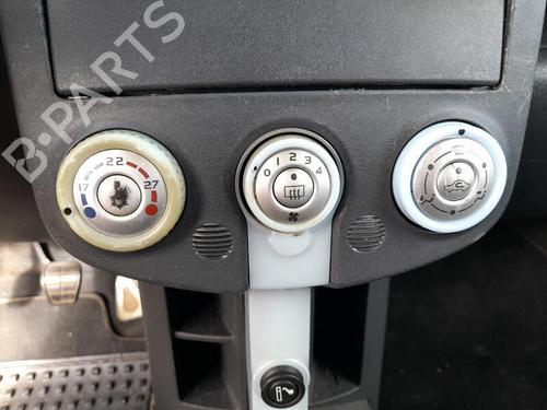 AC Styreenhet / Manøvreringsenhet MITSUBISHI COLT VI (Z3_A, Z2_A) 1.5 DI-D (Z39A) (95 hp) 25723768