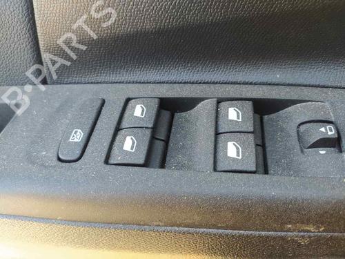 Used Left front window switch OPEL CORSA F (P2JO) [2019-2025]  22356019