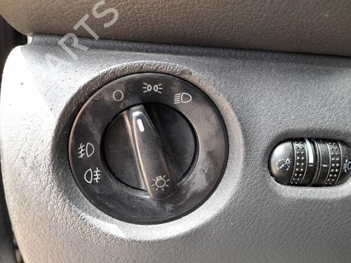 Used Headlight switch VW PASSAT B5.5 (3B3) 1.9 TDI (101 hp) 25604297