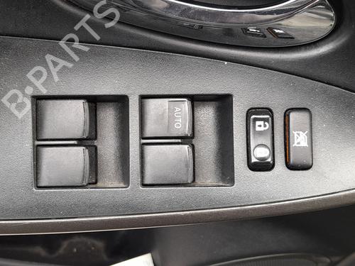 Venstre fortil elrude kontakt Venstre fortil elrude kontakt TOYOTA RAV 4 III (_A3_) 2.0 (ZSA35_, ZSA35R) (158 hp) 36306342 36306342
