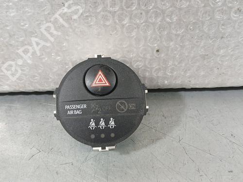 Interruttore Interruttore TOYOTA YARIS (_P13_) 1.5 (NSP131_) (112 hp) 37273929 37273929