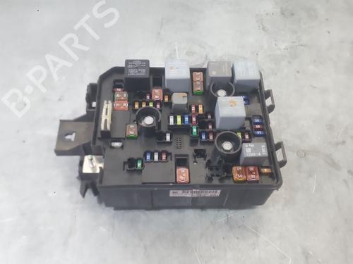 Used Fuse box Fuse box 37273577 37273577