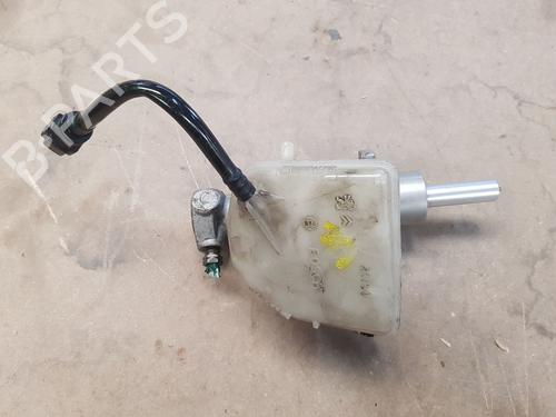 brake-master-cylinder-peugeot-307-cc-3b-2003-2004-2005-2006-2007-2008-2009-33872550 main image