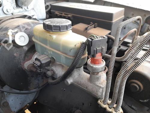Used Brake master cylinder FORD USA EXPLORER (U2, U_) 4.9 4WD (213 hp) 28295755