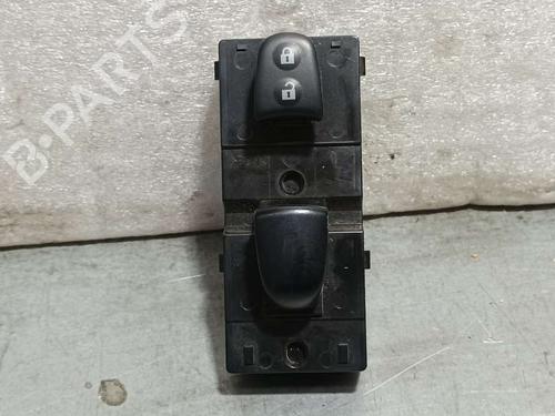 Used Right front window switch NISSAN JUKE (F15) [2010-2019]  13880207