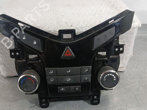 climate-control-chevrolet-cruze-hatchback-j305-2010-39474599 main image