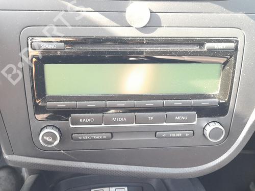 Used Radio Radio 37217862 37217862