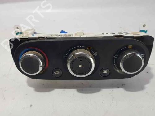 Used Climate control RENAULT CLIO IV (BH_) 1.2 16V (73 hp) 8194033