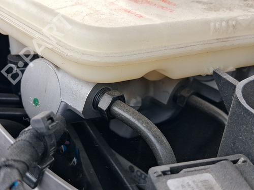 brake-master-cylinder-audi-a8-d3-4e2-4e8-2002-2003-2004-2005-2006-2007-2008-2009-2010-39564107 main image