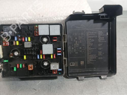 Used Fuse box Fuse box 39406529 39406529