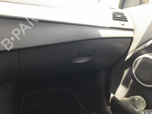 Used Glove box RENAULT FLUENCE (L3_) 1.5 dCi (L30D, L30L, L306, L33F, L33L, L33M, L33V, L33W) (110 hp) 26182295