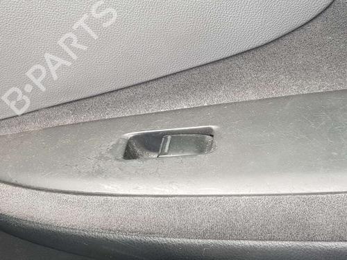 Used Right front window switch NISSAN PRIMERA (P12) [2002-2025]  17651519