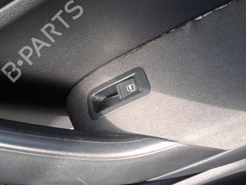 Mando elevalunas delantera derecho Mando elevalunas delantera derecho VW POLO V (6R1, 6C1) 1.2 (60 hp) 37473533 37473533