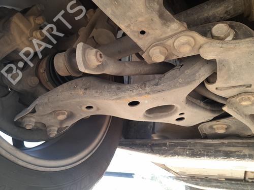 Used Right front suspension arm TOYOTA AURIS (_E18_) 1.4 D-4D (NDE180_, NDE180R) (90 hp) 30710551