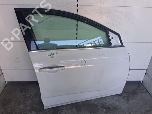 right-front-door-renault-megane-iv-hatchback-b9amn_-2015-40008982 main image