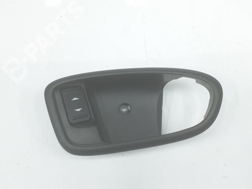 Used Right rear window switch Right rear window switch FORD MONDEO IV Saloon (BA7) 2.0 TDCi (140 hp) 8068297 8068297