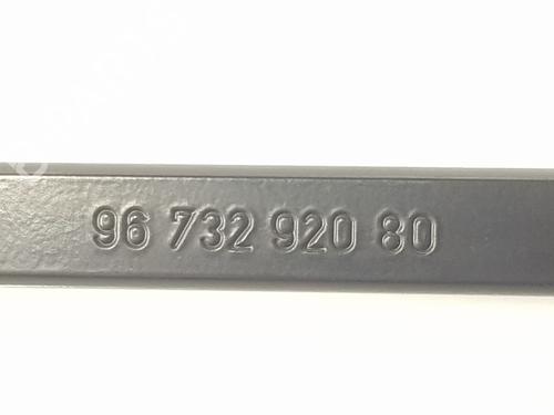 Front windshield wiper arm PEUGEOT 208 I (CA_, CC_) 1.2 PureTech 82 | BP10628675C143 