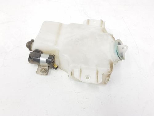 Used Windscreen washer tank MITSUBISHI PAJERO III (V7_W, V6_W) 3.2 Di-D (V68W) (160 hp) 8282879