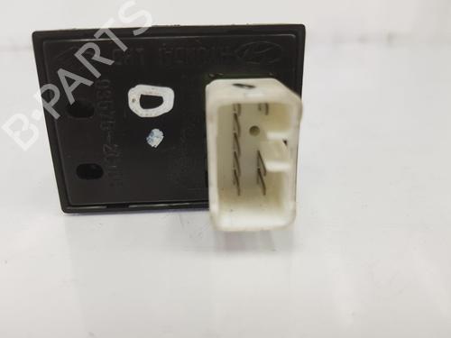 Right front window switch HYUNDAI COUPE II (GK) 2.0 GLS | BP13896149I26 