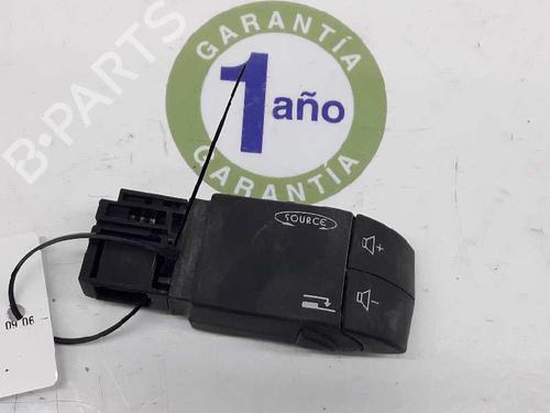 Used Steering wheel controls NISSAN PRIMASTAR Van (X83) 2.0 dCi 115 (114 hp) 4597919