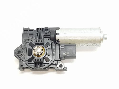sunroof-engine-mercedes-benz-cla-shooting-brake-x118-2019-38068690 main image