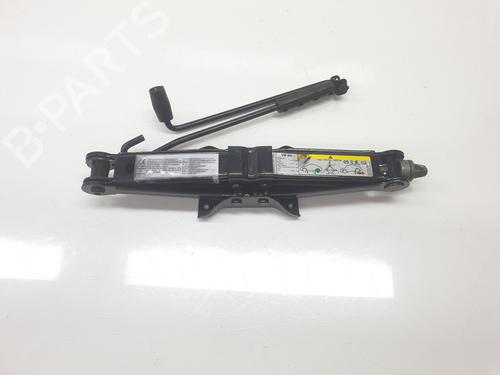 Used Jack Kit CUPRA FORMENTOR (KM7, KMP) 1.5 TSI (150 hp) 24973240
