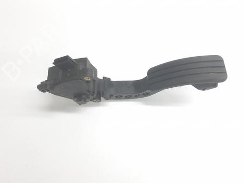 pedal-renault-trafic-iii-van-fg_-2014-32112458 main image