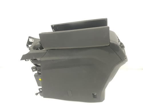 Used Armrest / Center console PEUGEOT 3008 II SUV (MC_, MR_, MJ_, M4_) 1.6 BlueHDi 120 (120 hp) 15073043