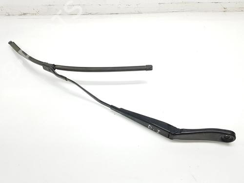 Used Front windshield wiper arm VOLVO V40 Hatchback (525) D2 (120 hp) 17754392