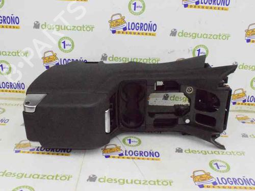 Armrest / Center console LAND ROVER DISCOVERY III (L319) 2.7 TD 4x4 | BP7895145I20 