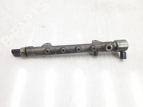 Used Injection rail Injection rail 37013743 37013743