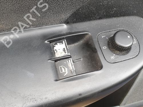 Klamka zewnętrzna drzwi przednich lewych VW PASSAT B6 (3C2) 1.9 TDI | BP15510360C128 
