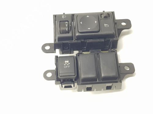 Used Headlight switch NISSAN JUKE (F15) [2010-2019]  26214800